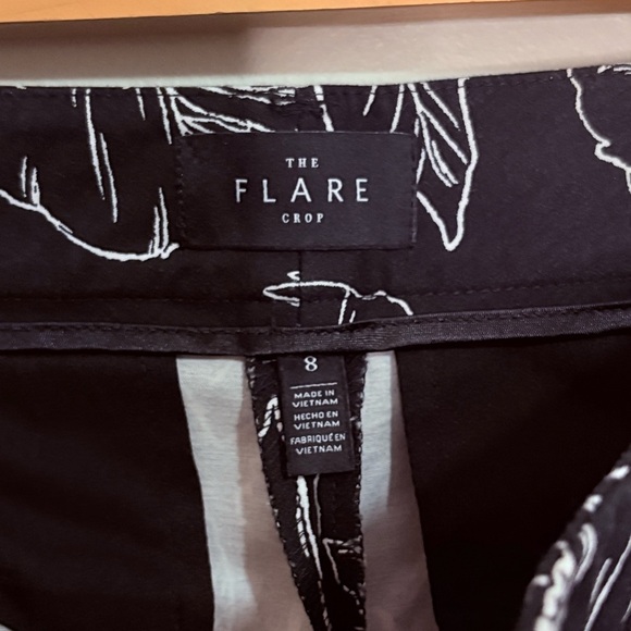 White House Black Market - Black & White Floral Flare Crop Cotton Pants - Picture 5 of 12